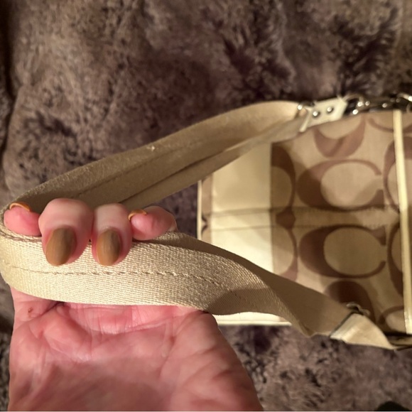 Coach Signature Brown and Cream Crossbody Bag. Absolutely adorable  super clean - Picture 8 of 11